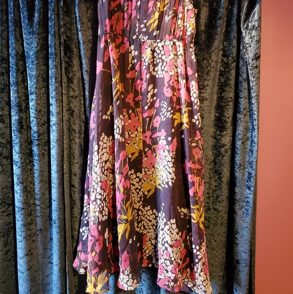 Flowy plum floral pleated Neva strappy empire waist dress - Picture 2 of 7